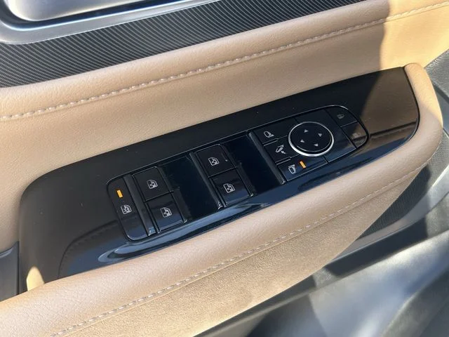 New 2027 RADIANT WHITE INFINITI Luxe 4WD image 24