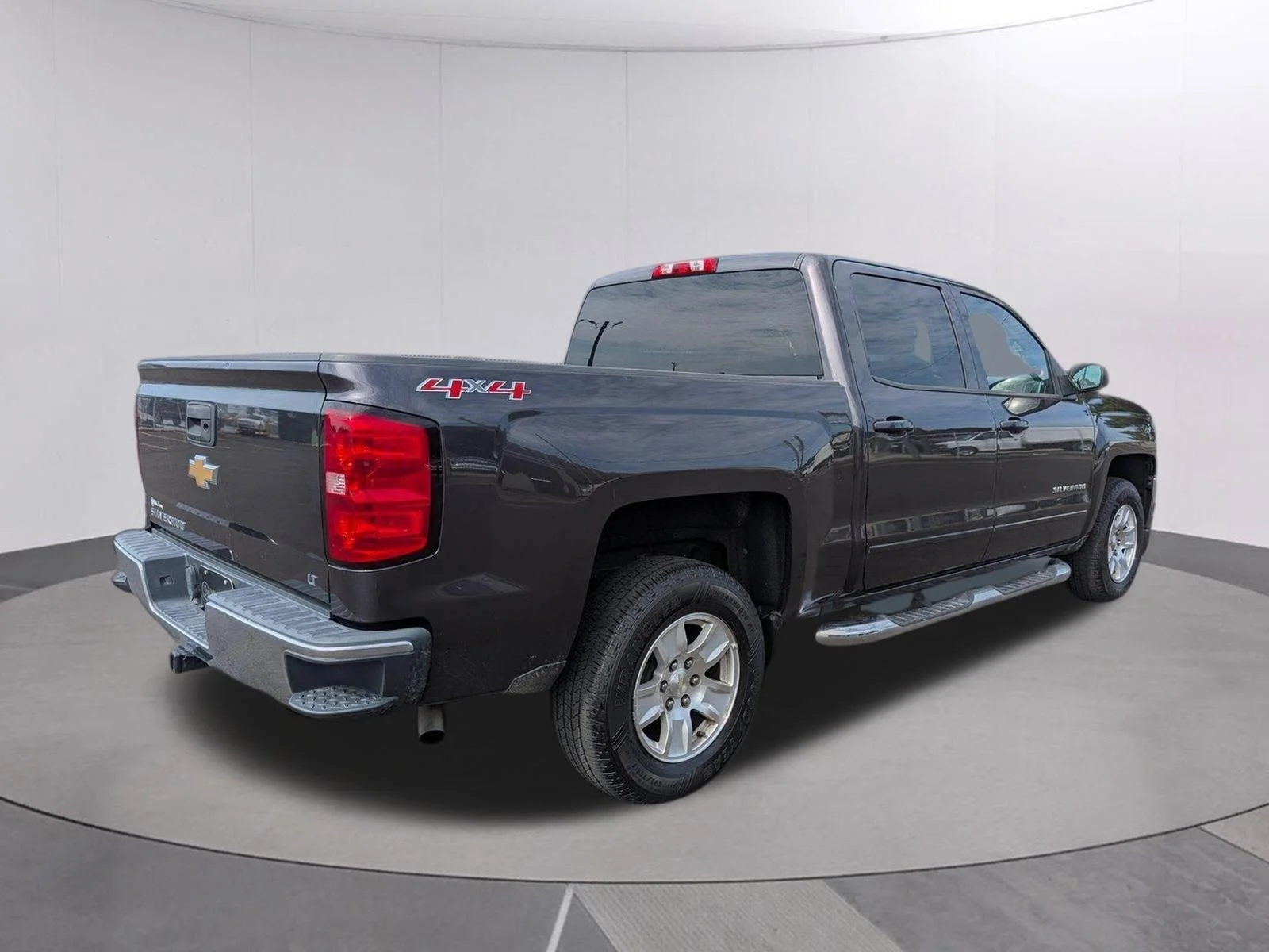 Used 2016 TUNGSTEN METALLIC Chevrolet LT image 5