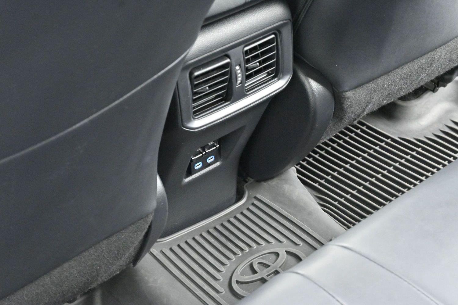 Used 2022  Toyota Hybrid XSE image 32