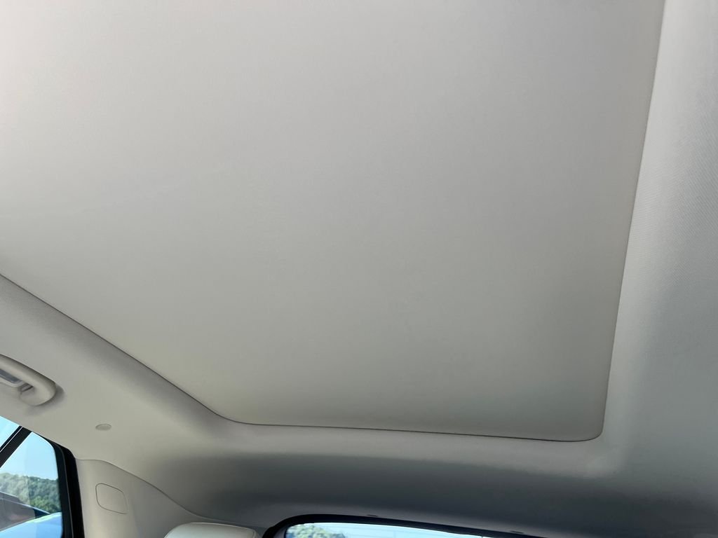 Used 2023 Black Buick Avenir image 21