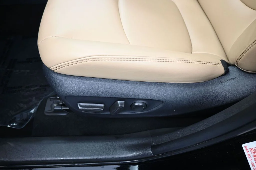 Used 2025 Midnight Black Metallic Toyota XLE Premium image 17