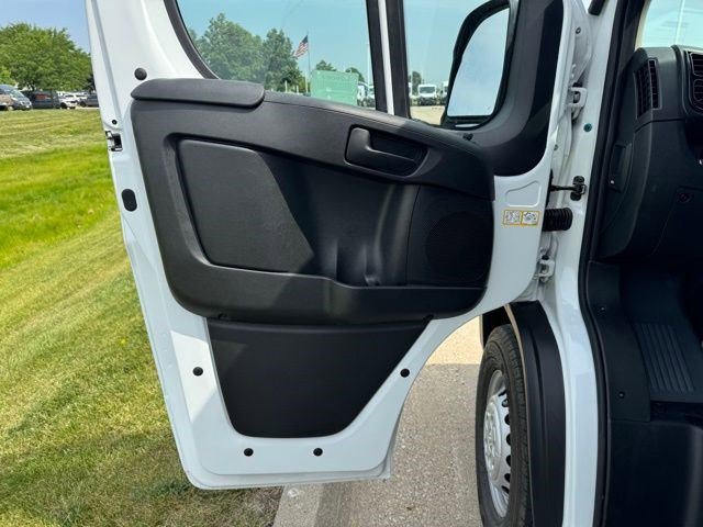 New 2025 Bright White Clearcoat RAM Tradesman image 7