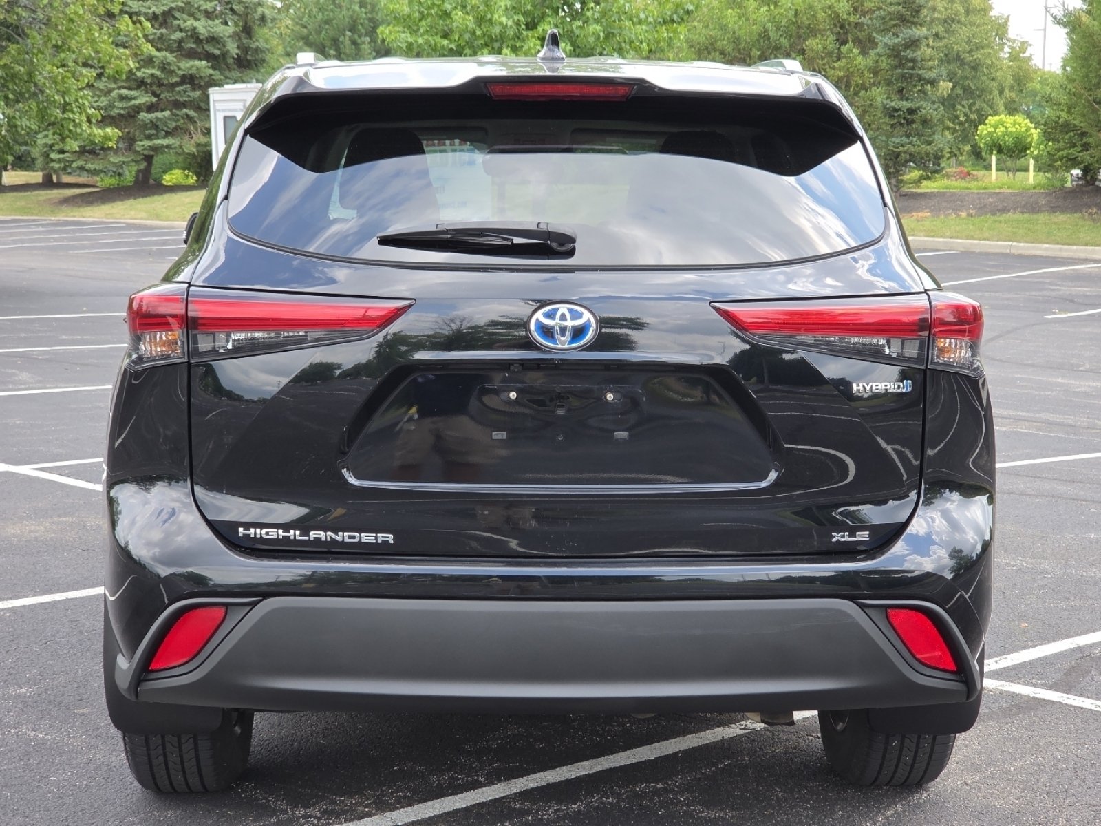 Used 2020 Midnight Black Metallic Toyota XLE image 22