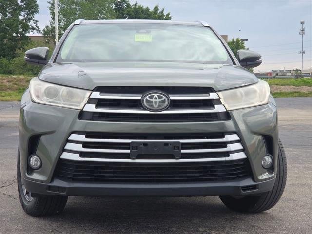 Certified Used 2017 ALUMINA JADE METAL Toyota  image 5