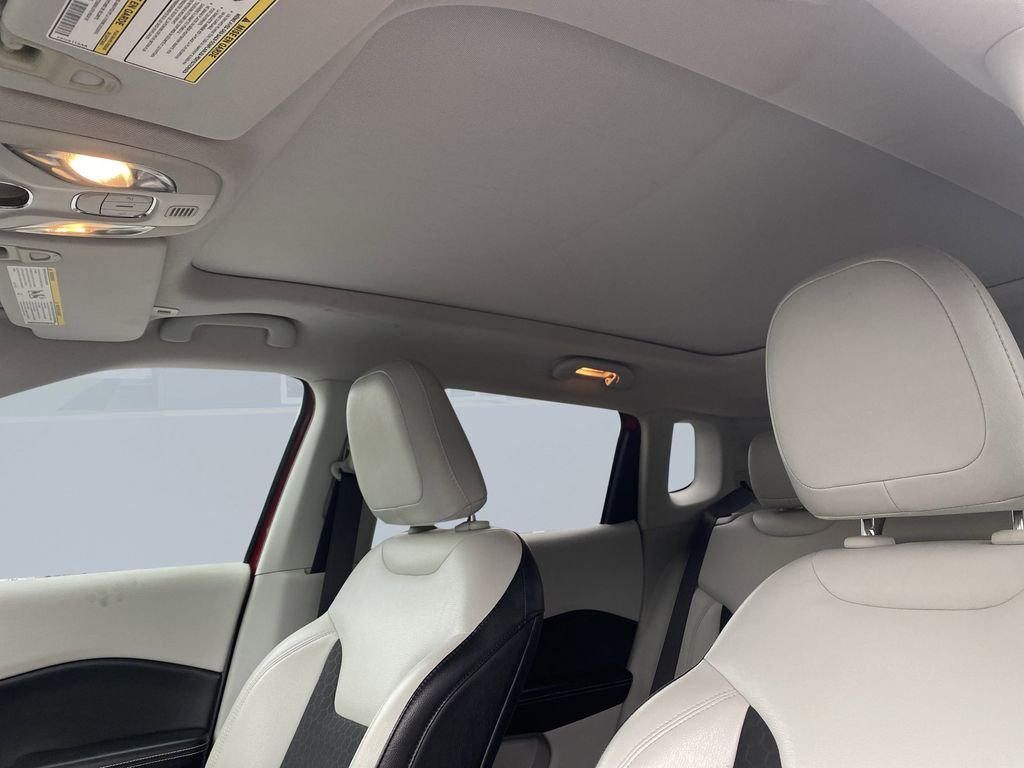 Used 2018 Redline Pearlcoat Jeep Latitude image 24