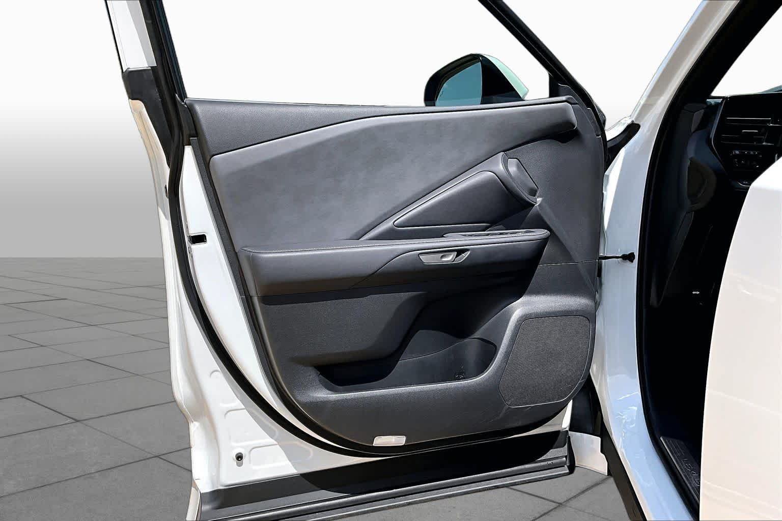 Used 2025 Wind Chill Pearl Lexus Premium image 22
