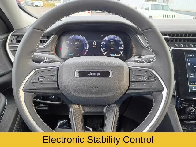 Used 2023 Red Jeep Laredo image 13