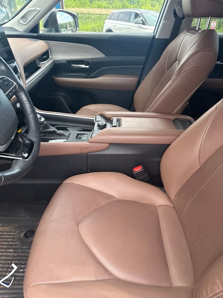 Used 2024 Silver Toyota Platinum image 1