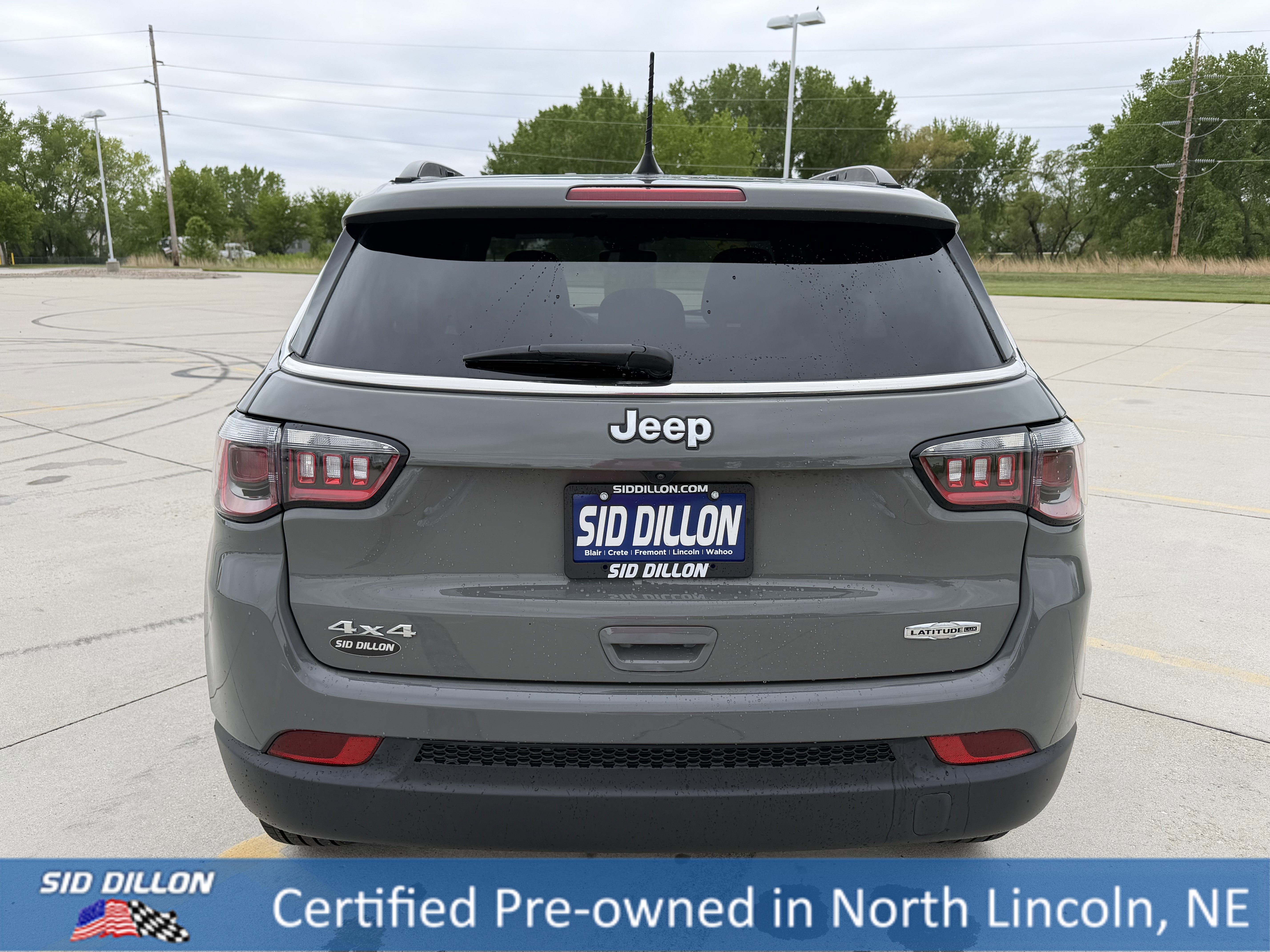 Used 2023 Sting-Gray Clearcoat Jeep Latitude Lux image 5