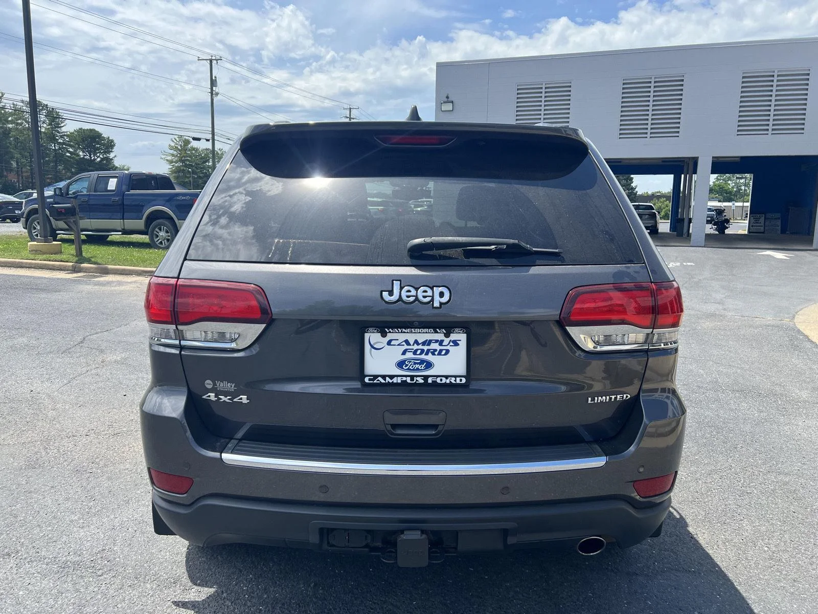 Used 2020 Granite Crystal Clearcoat Metallic Jeep Limited image 4