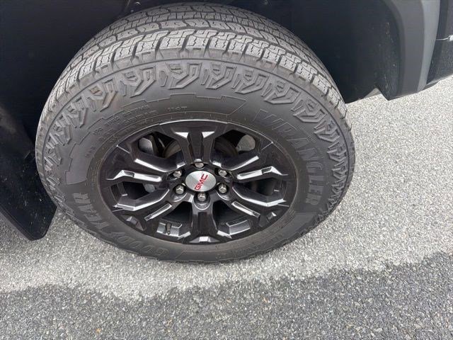 Used 2024 Onyx Black GMC 4WD Elevation image 29