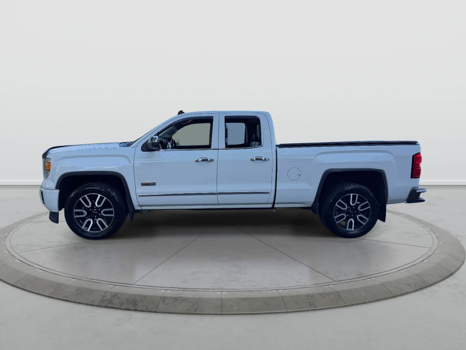 Used 2014 White GMC SLT image 4