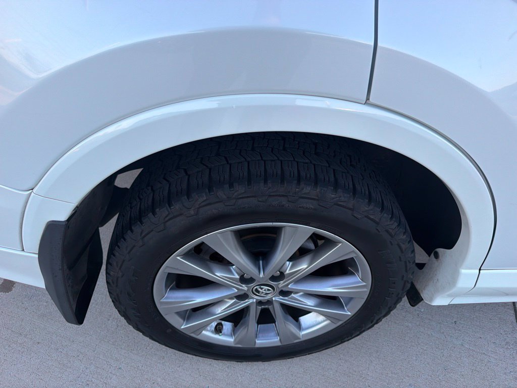 Used 2017 White Toyota Platinum image 17