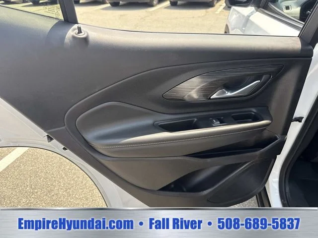 Used 2024 White GMC SLT image 26