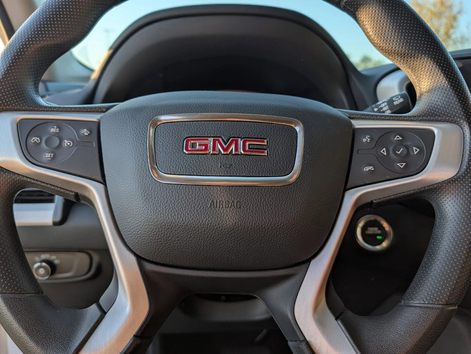 Used 2023 SUMMIT WHITE GMC SLE image 28