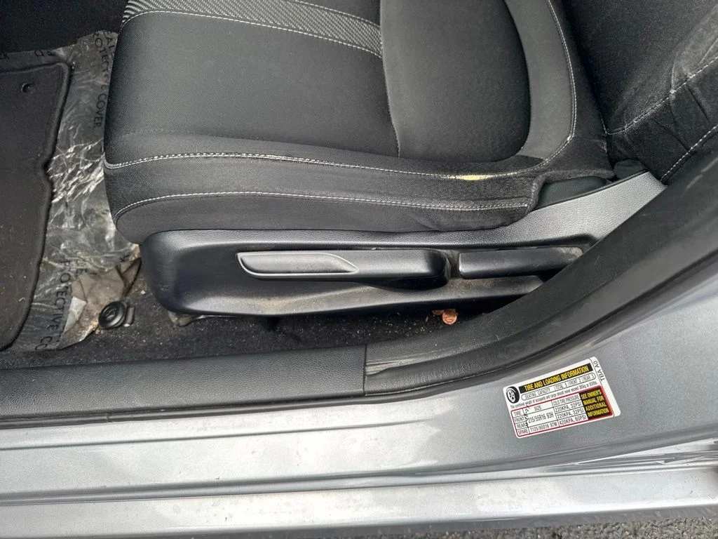 Used 2018 Silver Honda LX image 5