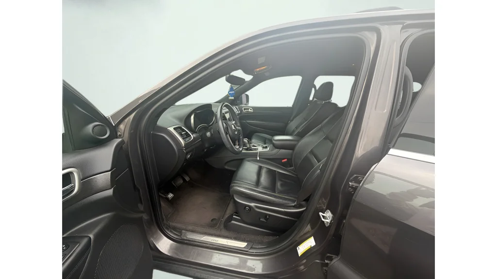 Used 2018 Gray Jeep Limited image 15