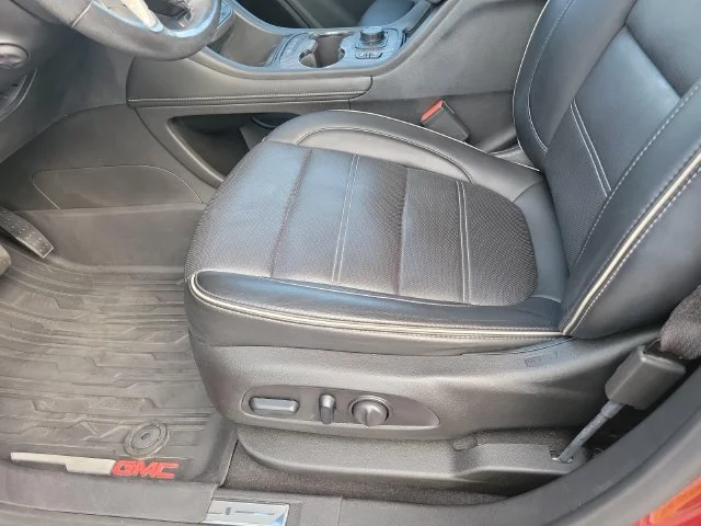 Used 2021 CAYENNE RED TINTCOAT GMC Denali image 11