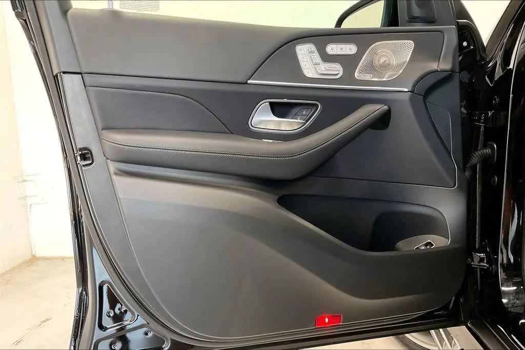 Certified Used 2026  Mercedes-Benz GLS 450 image 21