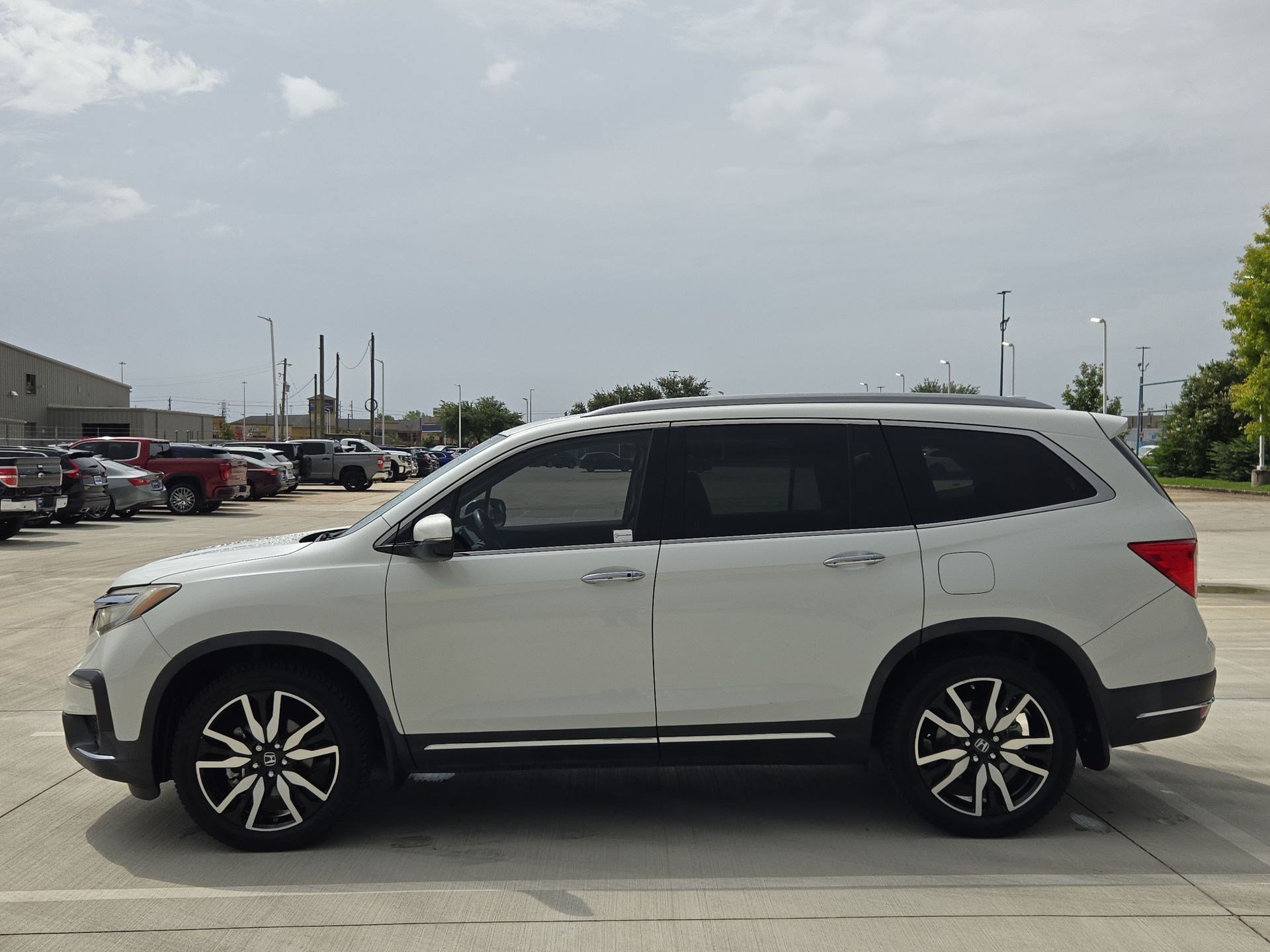 Certified Used 2021 Platinum White Pearl Honda Touring 7-Passenger image 6