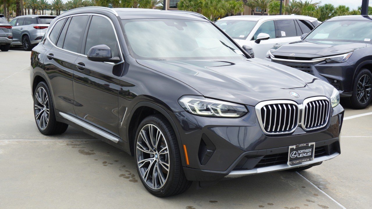 Used 2022 Gray BMW sDrive30i image 3