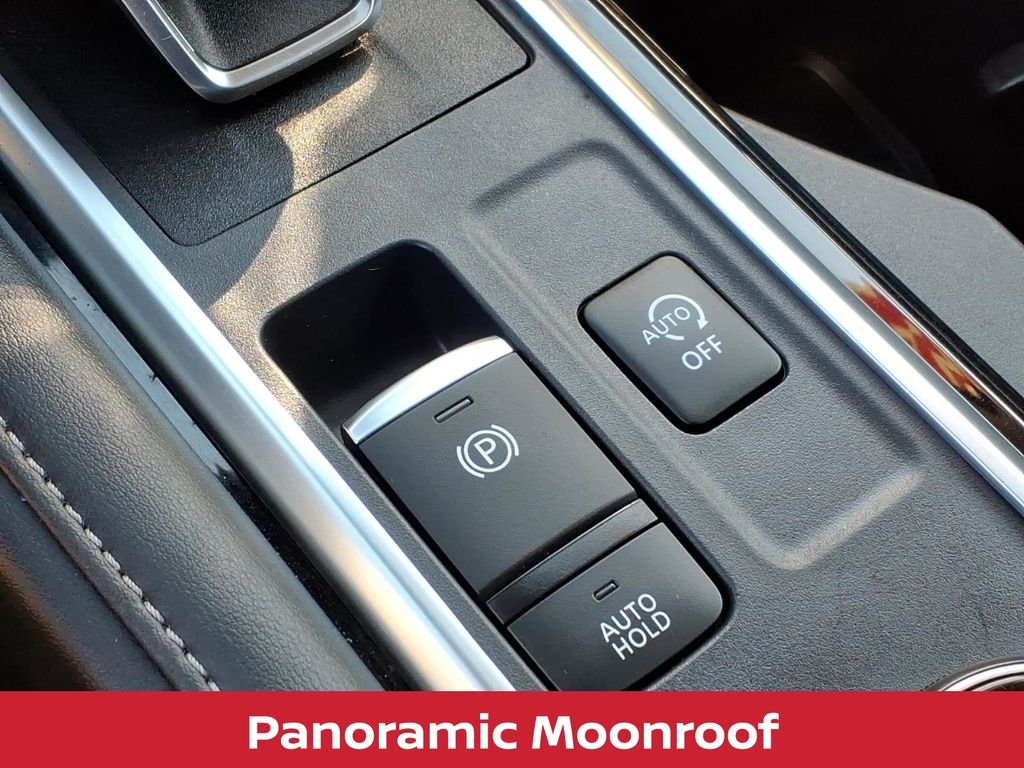 Used 2023 Pearl White Nissan SL v6 premium image 16