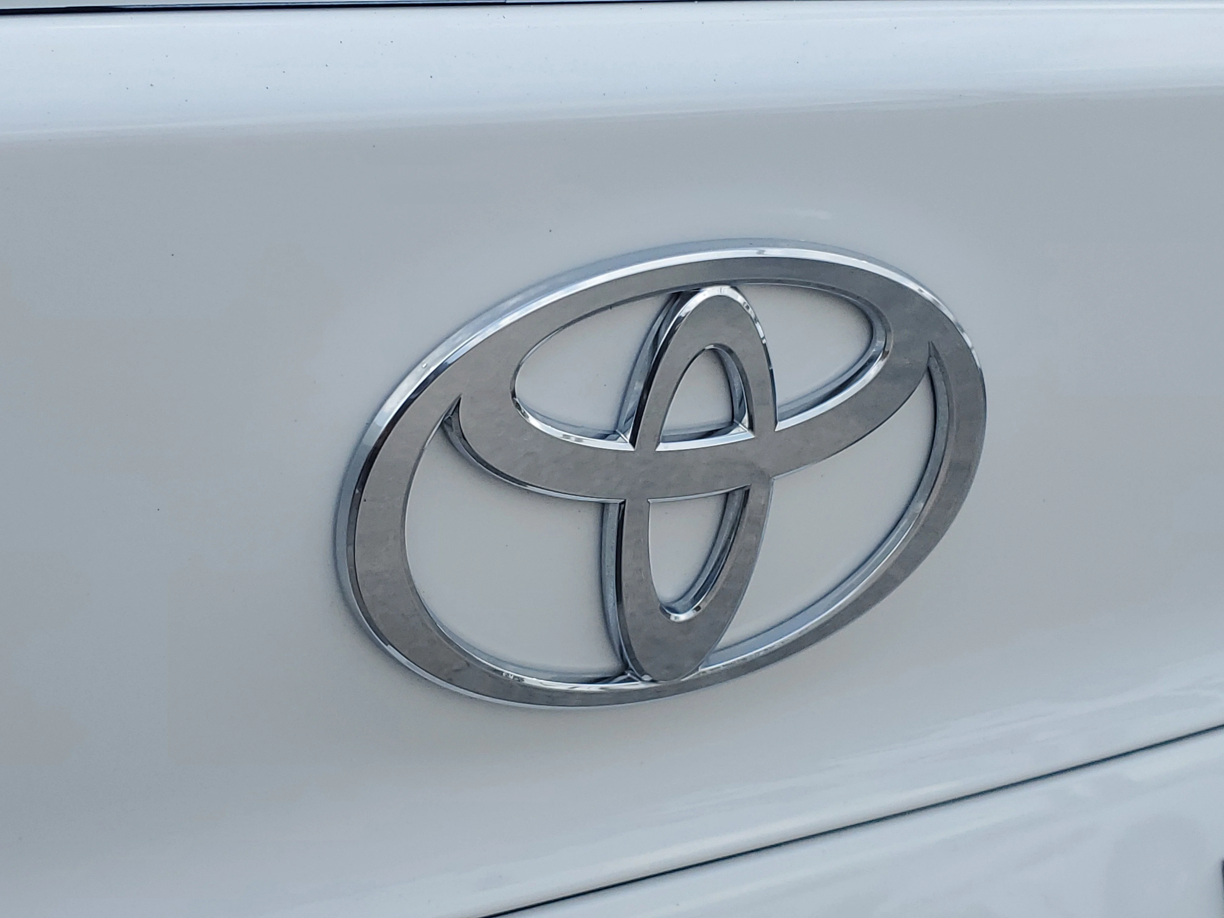 Used 2025 Ice Cap Toyota SE image 11