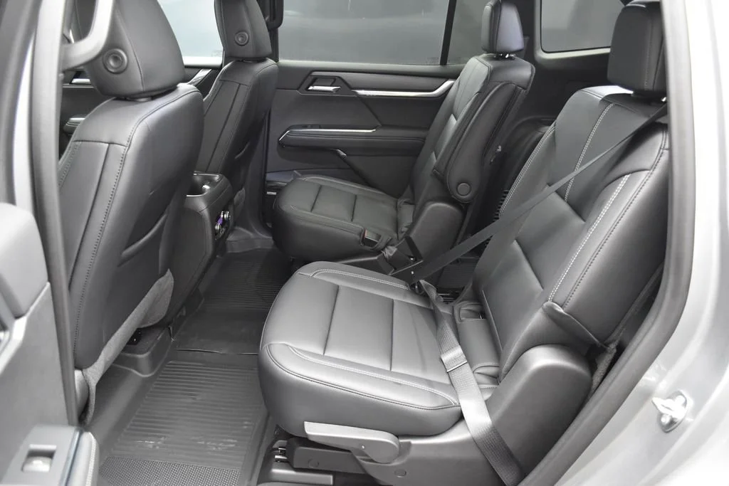 New 2026 Sterling Metallic GMC Elevation image 28