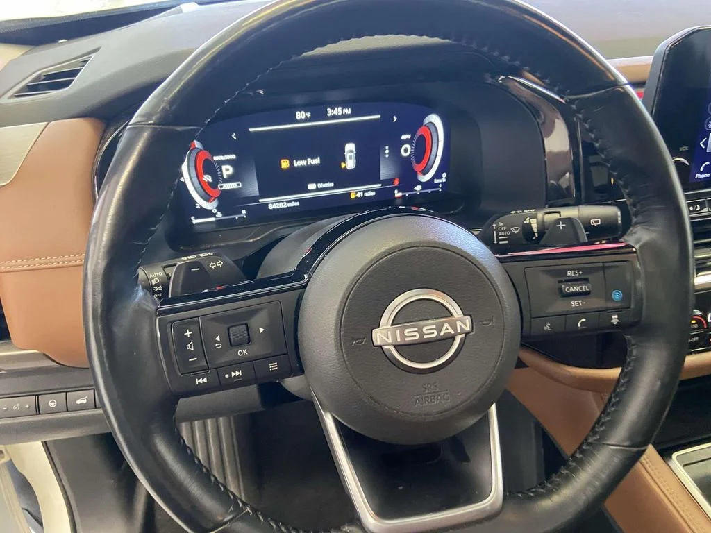 Used 2023 White Nissan Platinum image 21
