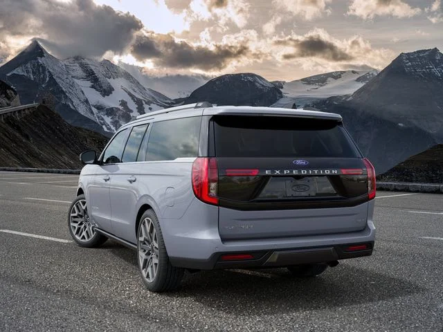 New 2027 Gray Metallic Ford Platinum image 8