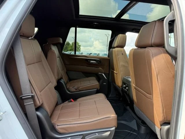 New 2026 Polar White Tricoat Chevrolet High Country image 6