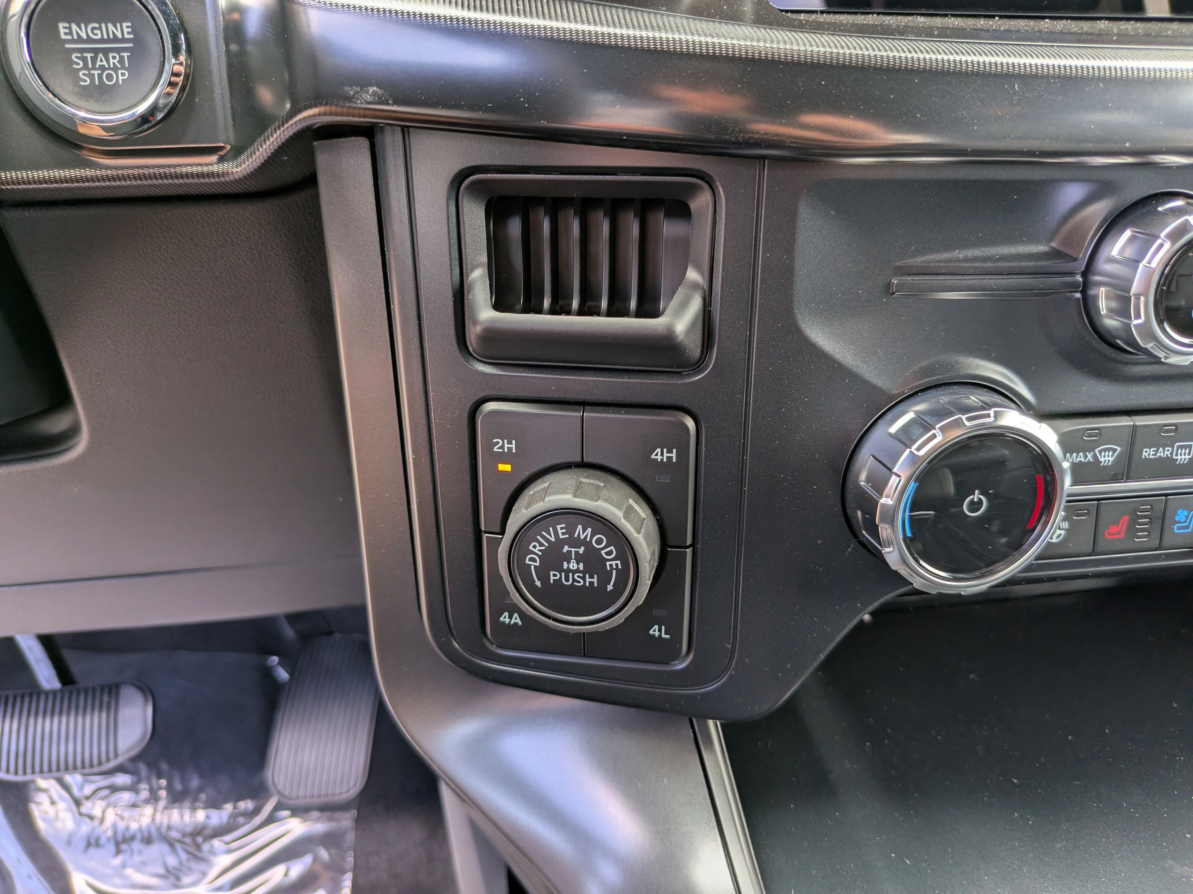 New 2026 Avalanche Ford Lariat® image 25