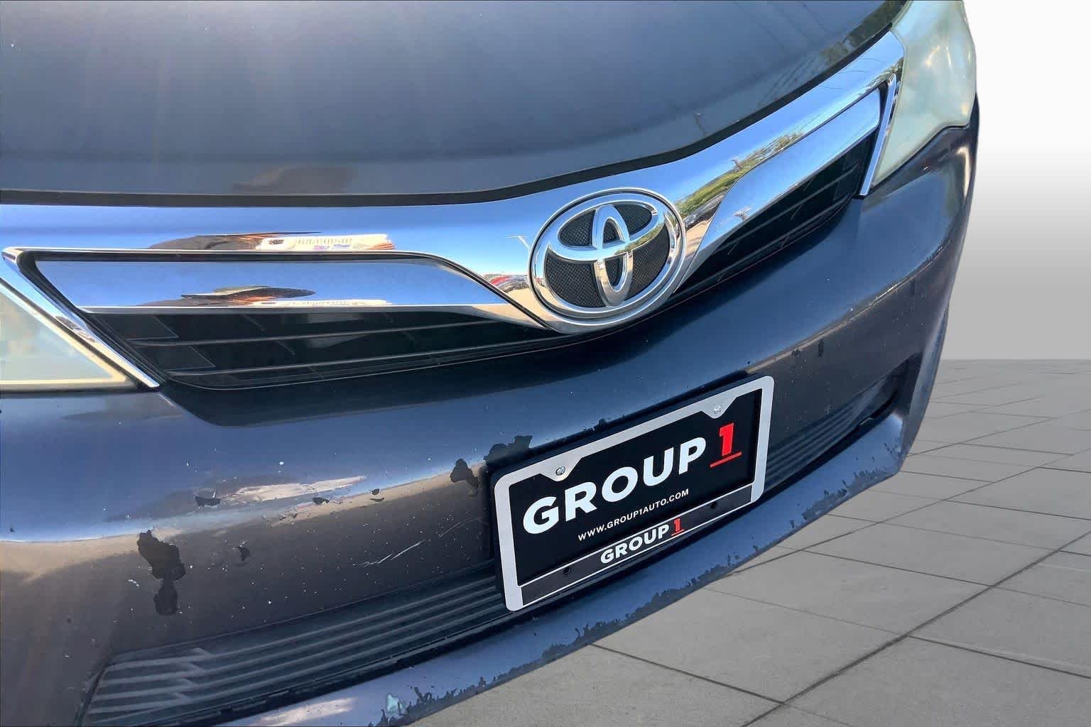 Used 2012 Magnetic Gray Metallic Toyota XLE image 28