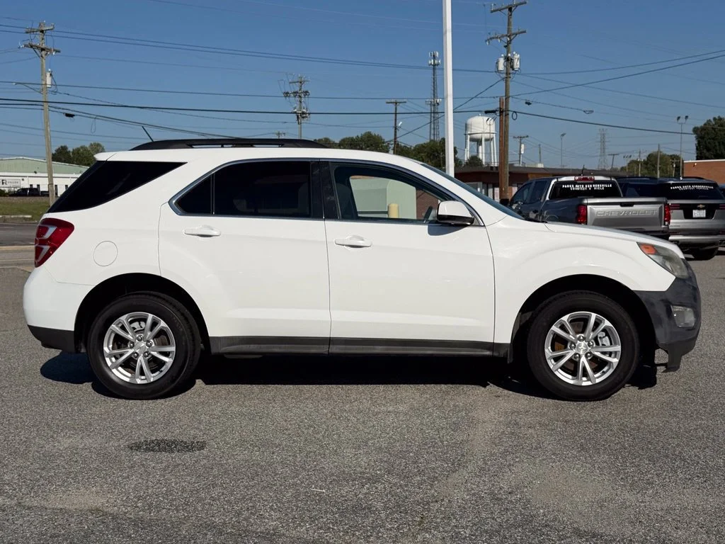 Used 2017 SUMMIT WHITE Chevrolet LT image 30