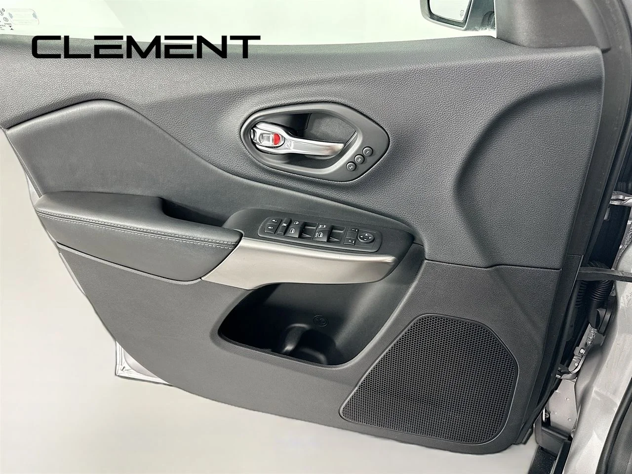 Used 2020 Billet Silver Metallic Clearcoat Jeep Limited image 27
