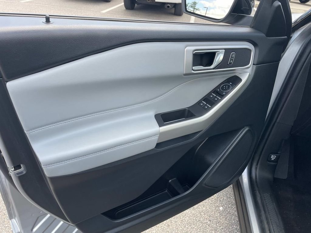 Used 2023 Silver Ford XLT image 16