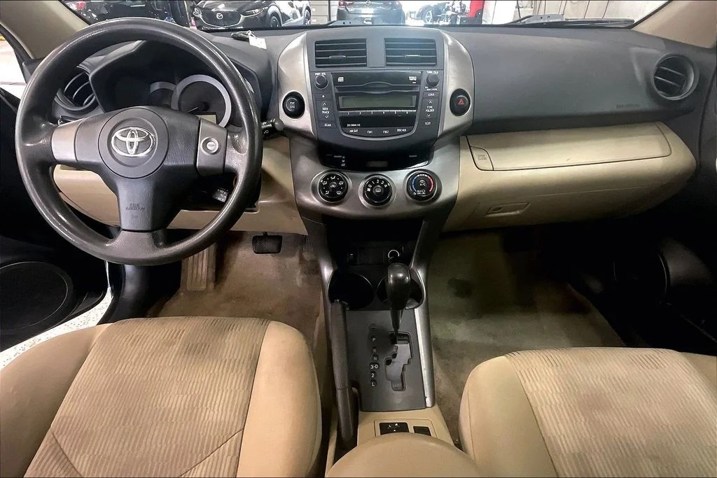 Used 2009 Green Toyota Base image 15
