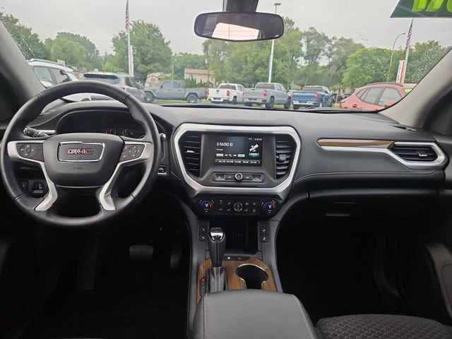 Used 2017 DARK SAPPHIRE BLUE METALLIC GMC SLE image 13