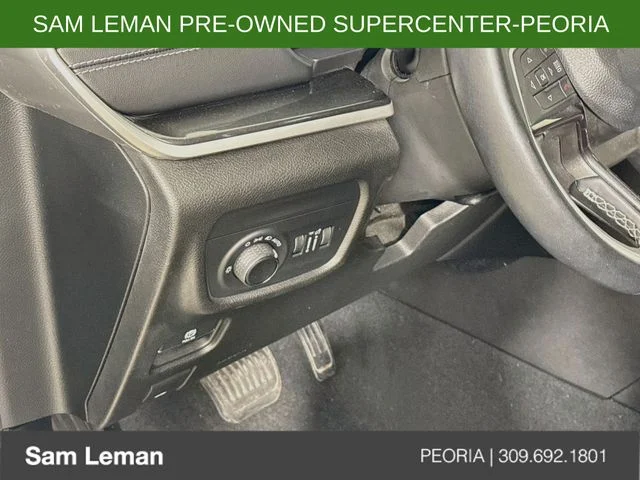 Used 2022 Red Jeep Laredo image 10