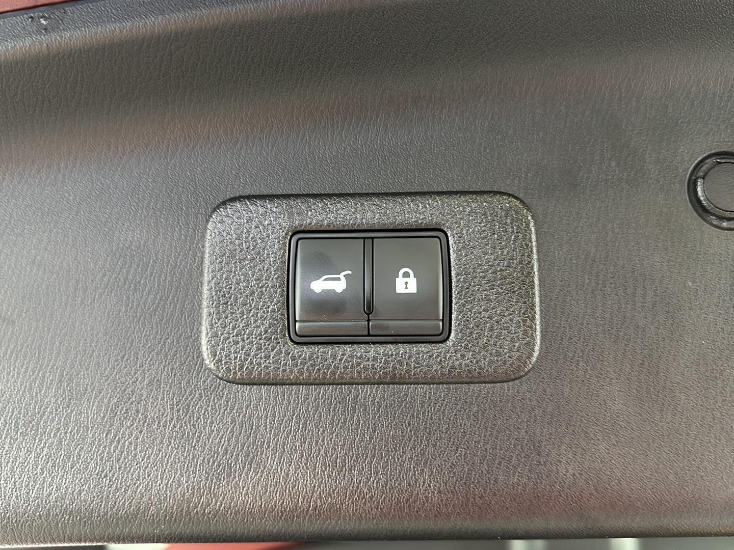 Used 2023 Coulis Red Pearl Nissan Platinum image 33