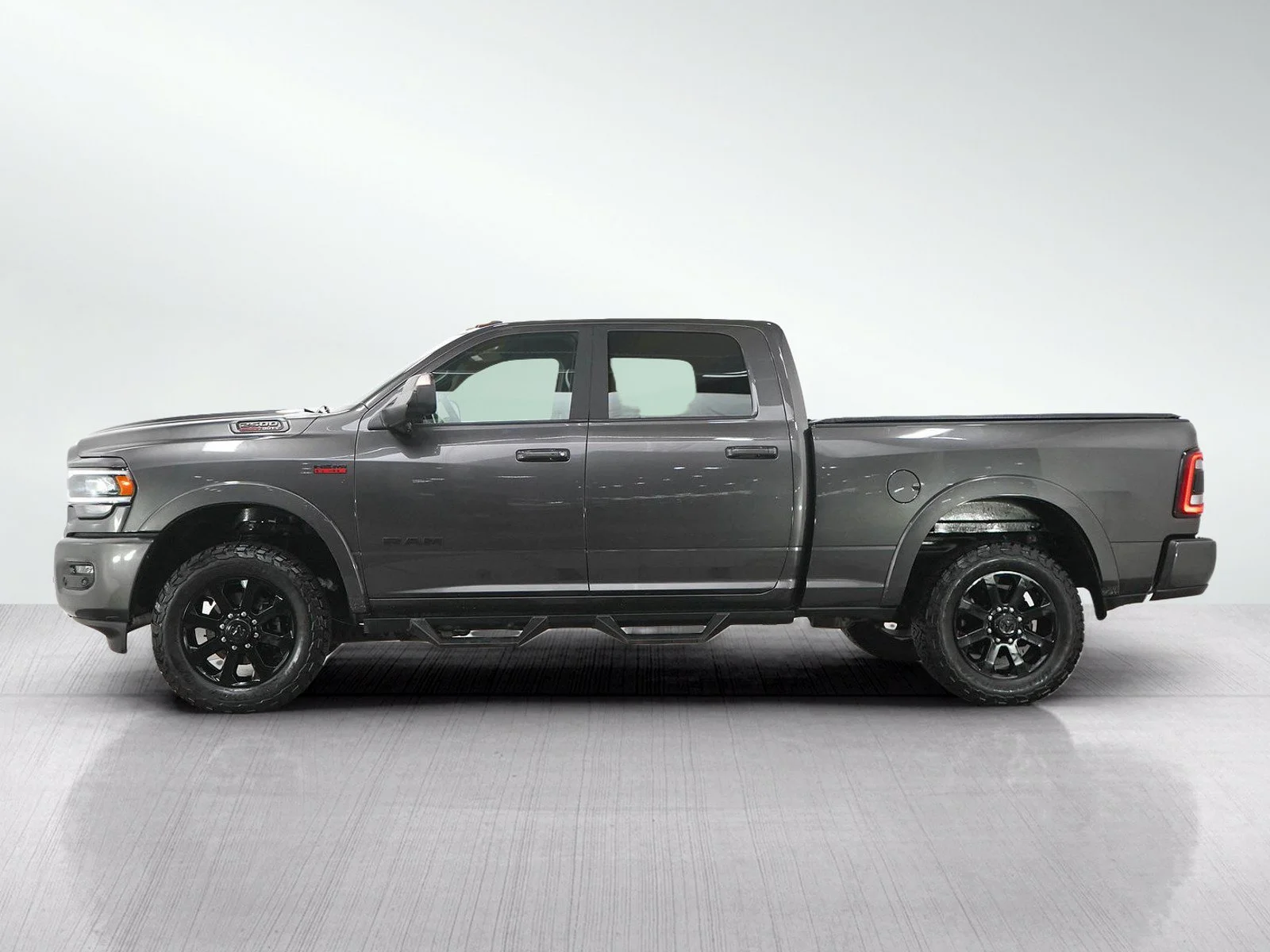 Used 2022 Granite Crystal Metallic Clearcoat Ram Laramie image 2