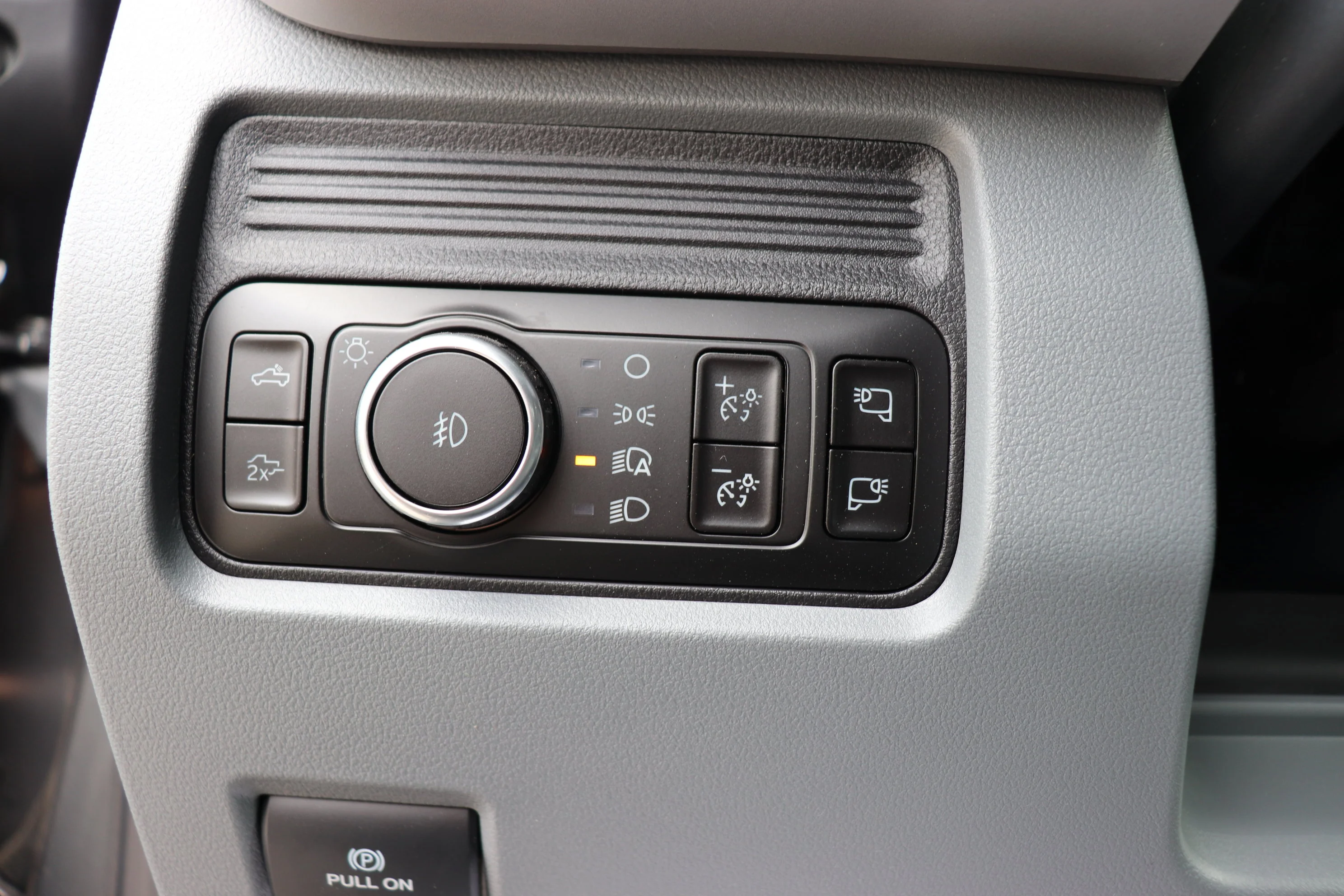 New 2026 CARBONIZED GREY METALLIC Ford XLT image 11