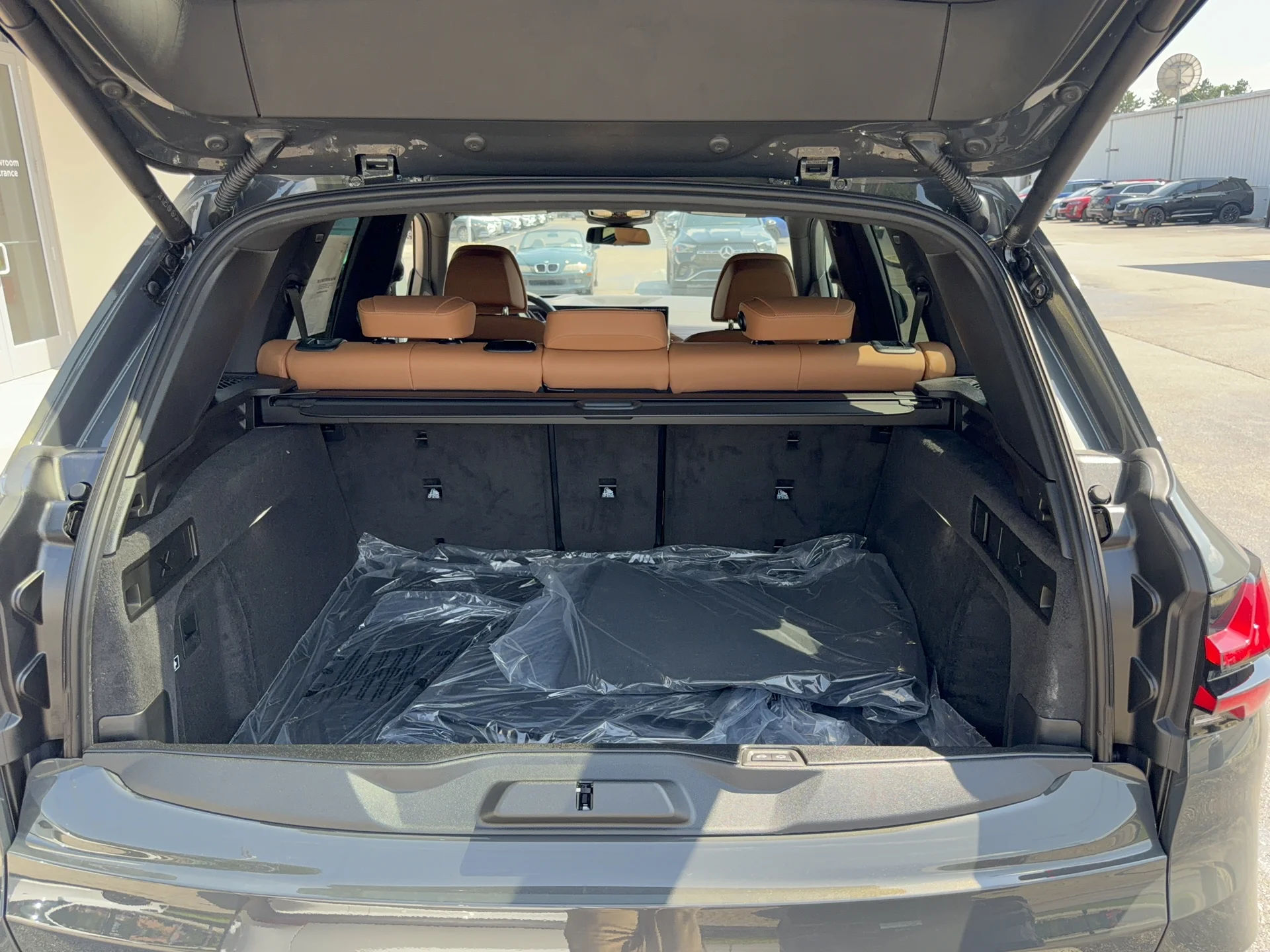 New 2026 Dravit Grey Metallic BMW xDrive40i image 5