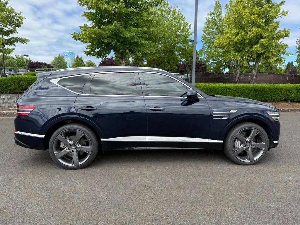 Used 2023 Capri Blue Genesis 3.5T image 8