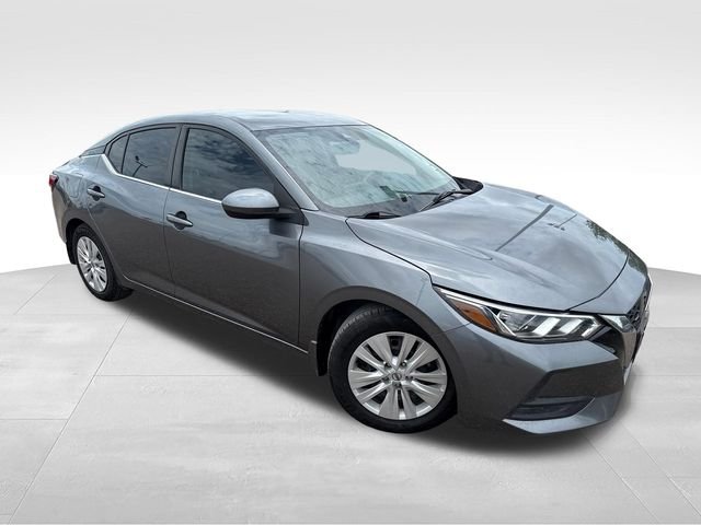 Used 2022 Gray Nissan S image 1