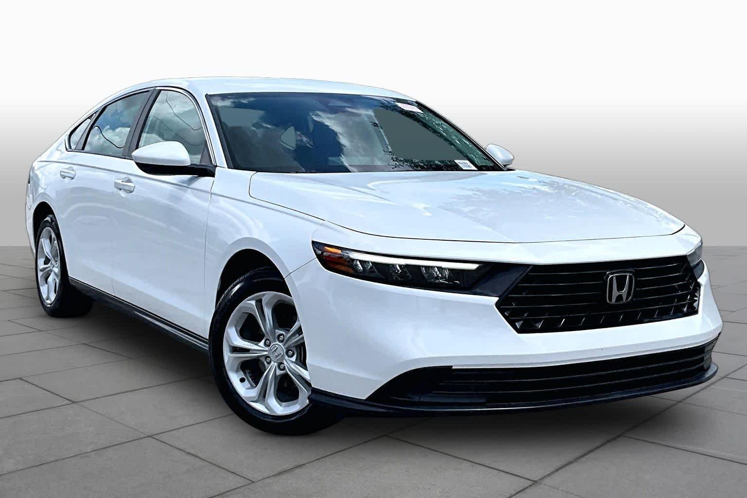 Used 2023 Platinum White Pearl Honda LX image 3