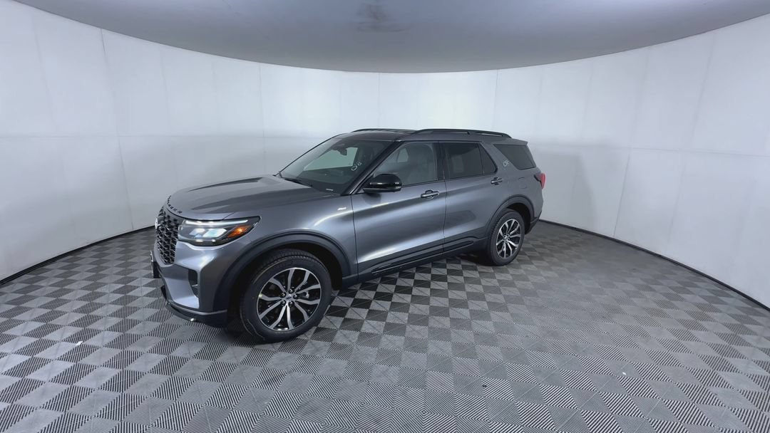 New 2027 Carbonized Gray Metallic Ford ST-Line image 4