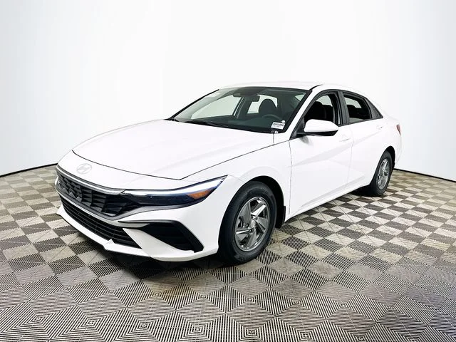 New 2026 Hyundai ELANTRA SE