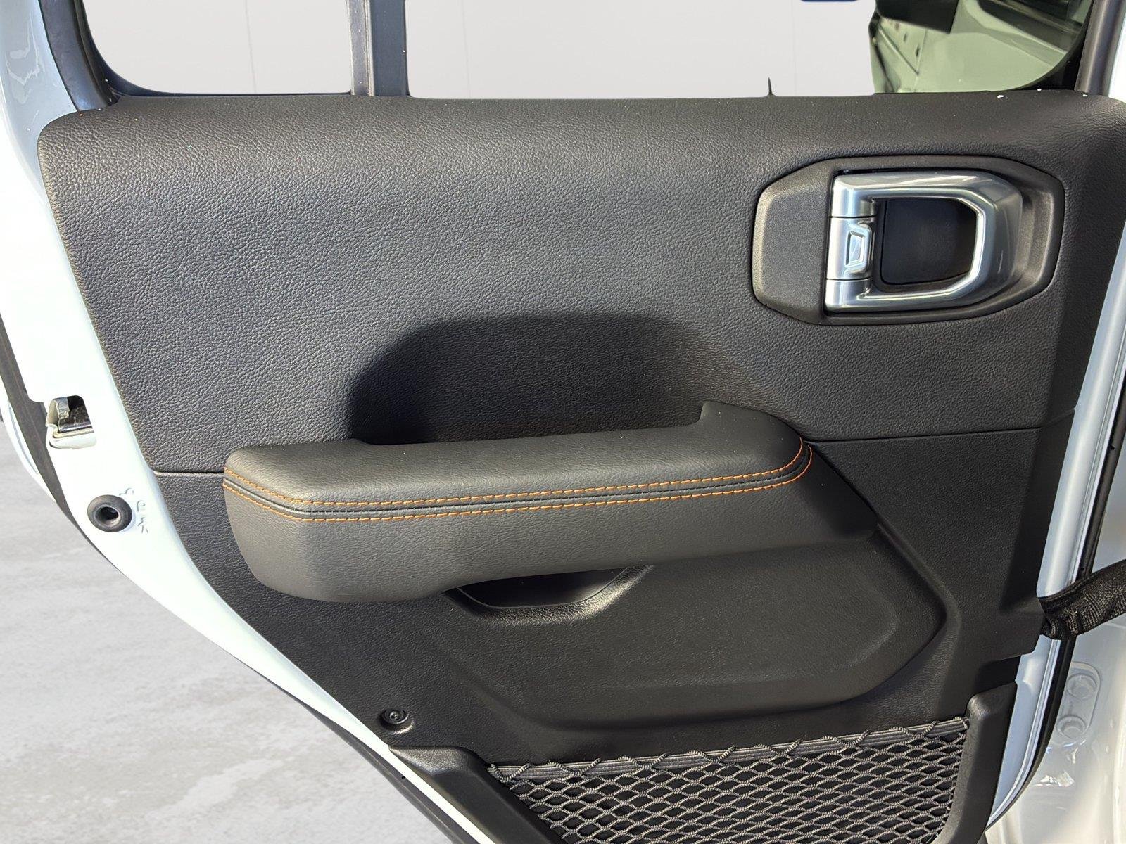 Used 2021 Bright White Clearcoat Jeep Mojave image 23