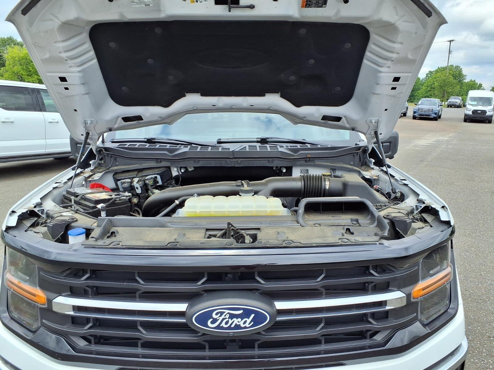 New 2024 Oxford White Ford XLT image 31